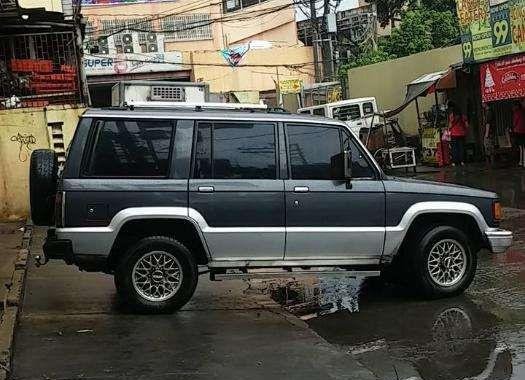 Isuzu Trooper SUV look Pajero and Land Cruiser