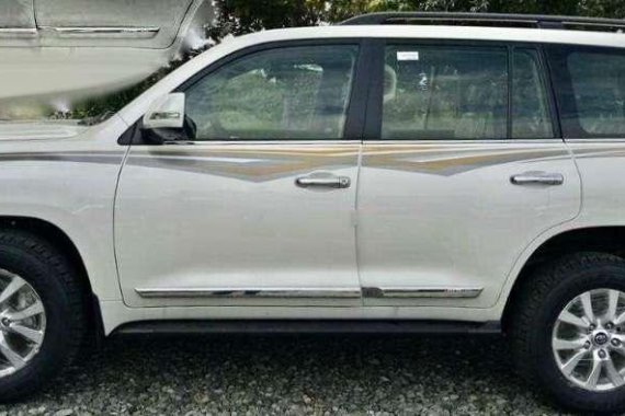 Toyota Land Cruiser PREMIUM P-White AT 2018 Lc200 for sale
