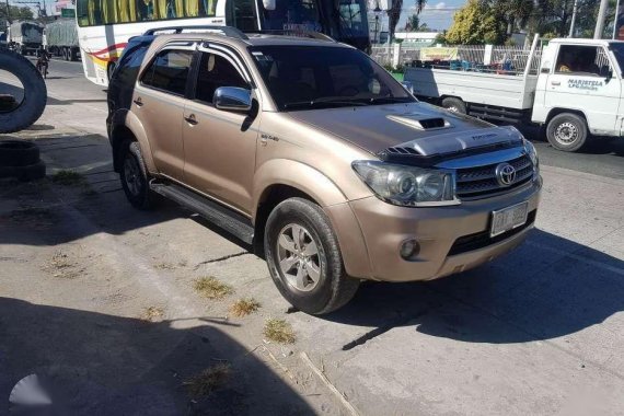 Toyota Fortuner V 2005 AT Brown SUV For Sale 