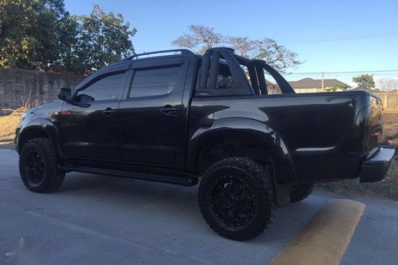 2011 Toyota Hilux top of the line 4x4 AT for sale