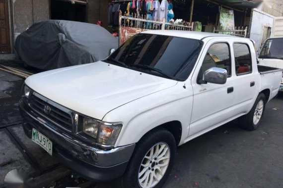 2000 model Toyota Hilux pickup for sale