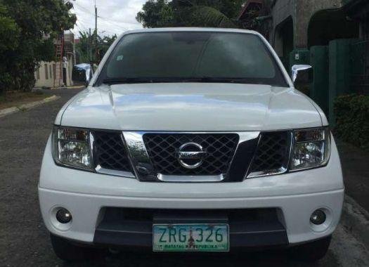 Nisaan Navara LE PICK UP 2009 White For Sale 