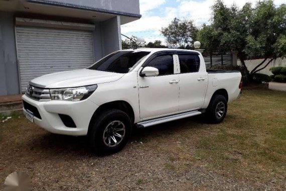 Toyota HILUX 2016 4x2 Manual White For Sale 