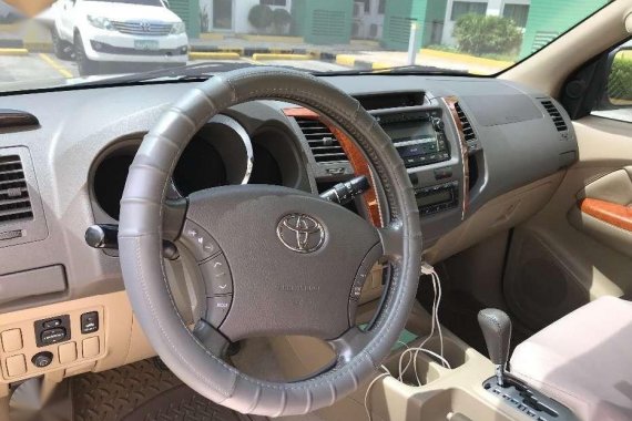Toyota Fortuner 2.5 D4D AT Silver SUV For Sale 
