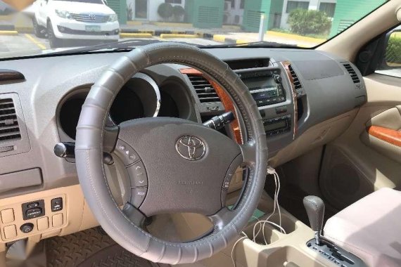 Toyota Fortuner 2.5 D4D AT Silver SUV For Sale 