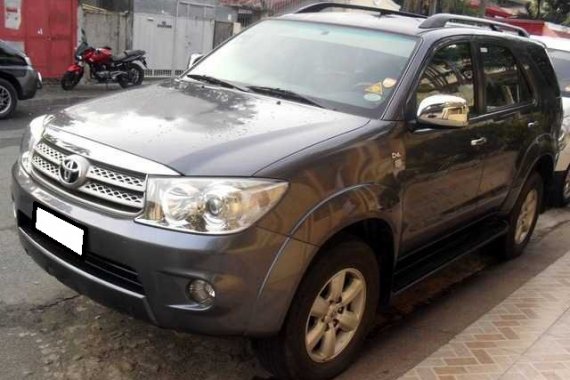 Toyota Fortuner G 2011 diesel automatic for sale