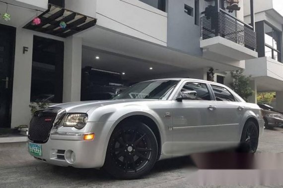 Top of the Line 2006 Chrysler 300C HEMI V8