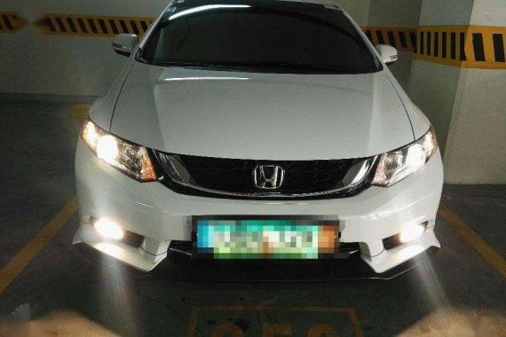 Honda Civic 1.8E Top of the line White For Sale 