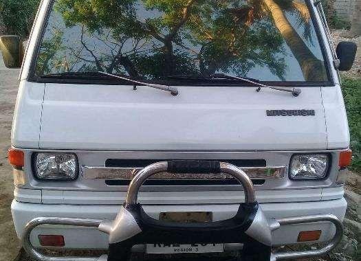 2004 Mitsubishi L300 FB White Truck For Sale 