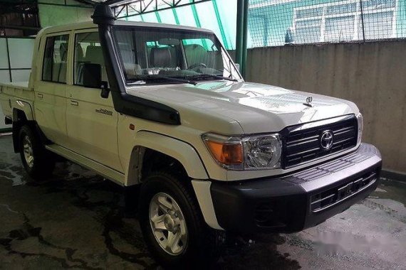 Toyota Land Cruiser 2017 LX M/T for sale 