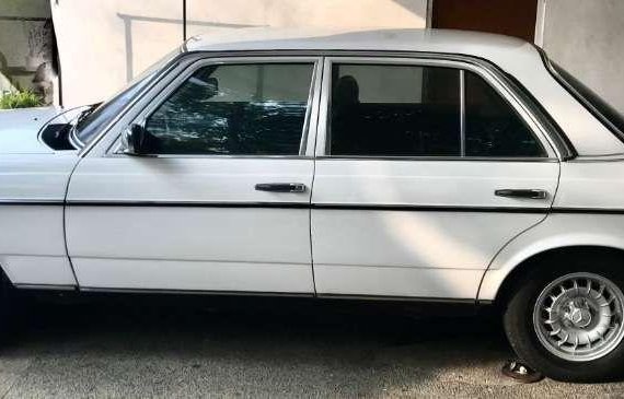 Mercedes Benz W-123 200 GAS MT 1985 For Sale 