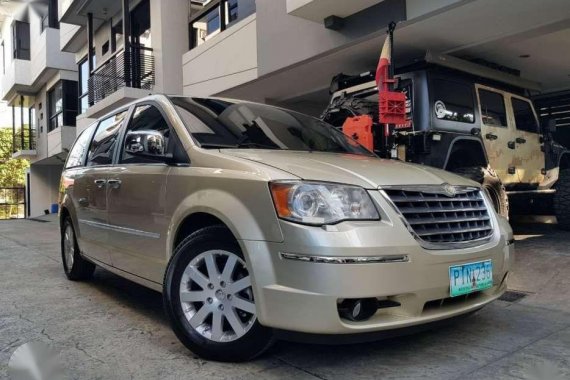 2011 Chrysler Town and Country FOR SALE