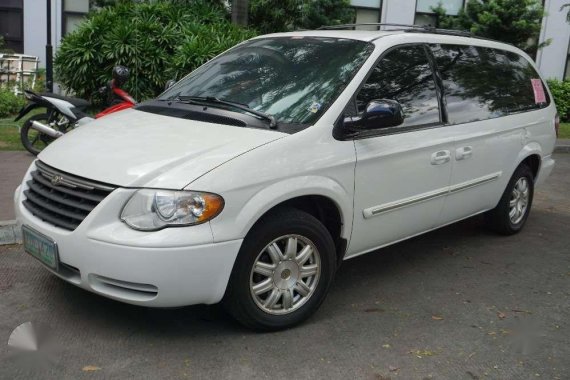 Chrysler Town and Country 2005 FOR SALE