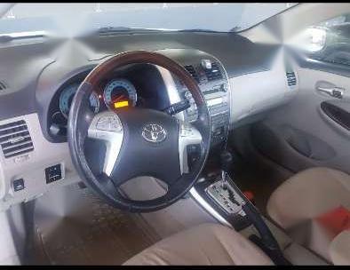 Toyota Altis Pearl White 2014 automatic for sale 