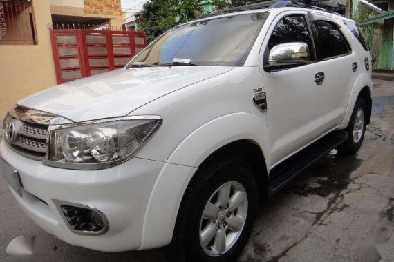 Toyota Fortuner G 2010 Diesel MT LCD monitor Loaded chrome very fresh for sale