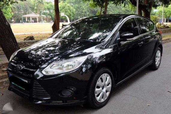 2012 Ford Focus Black Hatchback 1.6L AT for sale