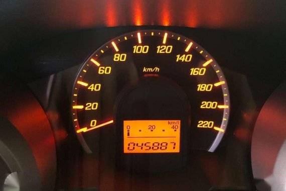 2014 Honda Jazz 1.5v automatic FOR SALE 
