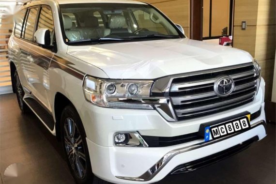 Toyota Land Cruiser VX DUBAI PWhite AT 2018 Brandnew for sale
