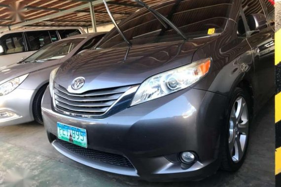 Toyota Sienna 2011 XLE Full Option Auto Door Dual Sunroof Leather Seat