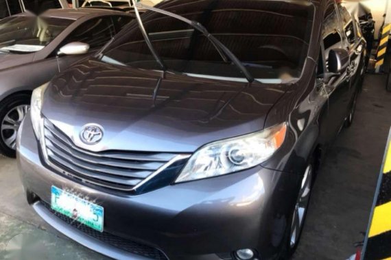 2011 Toyota Sienna XLE AT Full Option For Sale 