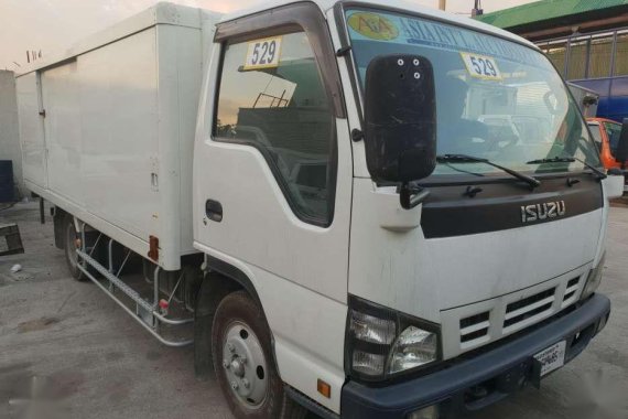 Like new Isuzu Elf for sale
