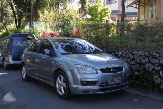 2005 Ford Focus HB Top of the line 2L