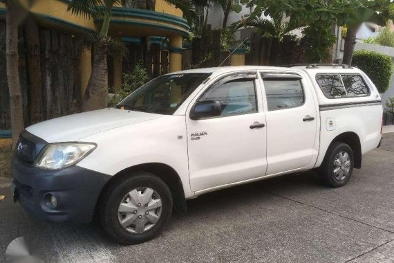 Toyota HILUX with camper shell