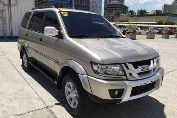 2015 Isuzu Crosswind Sportivo X- MT top of the line