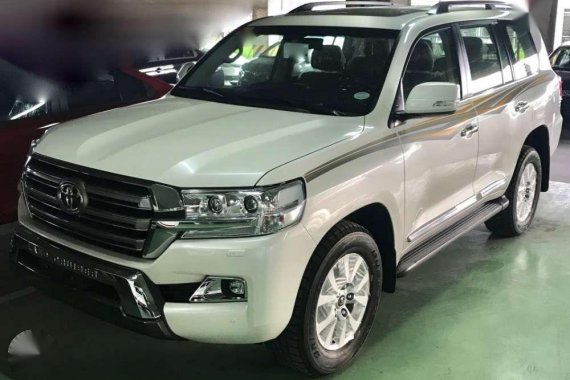 Toyota Land Cruiser PREMIUM PWhite AT 2018 Brandnew Lc200 Landcruiser 2018 for sale 