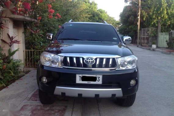 Toyota Fortuner G 2011 automatic 2.5L D-4D turbo diesel engine, 4/2