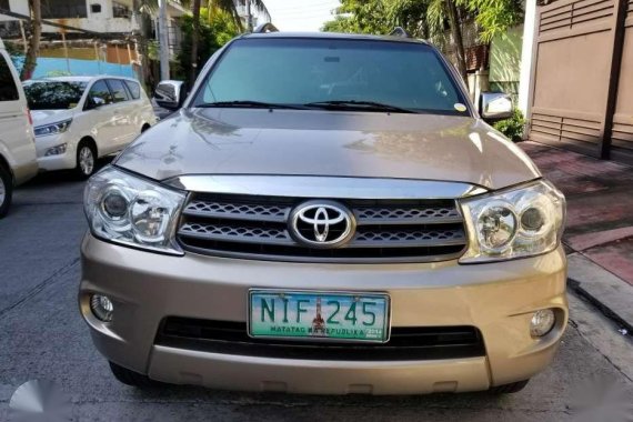 2010 TOYOTA  Fortuner g diesel automatic
