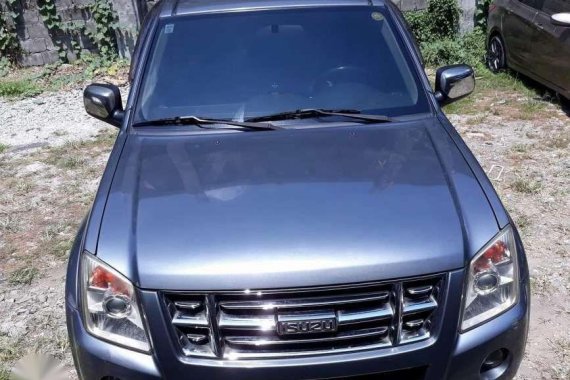 Isuzu Dmax 2010 with canopi and roller