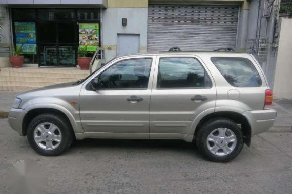 2005 FORD ESCAPE XLS - very fresh and clean in and out