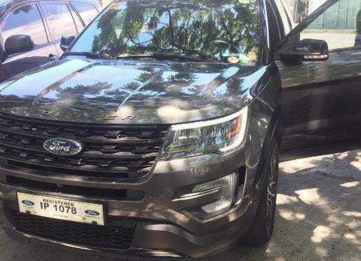 2017 Ford Explorer (excellent condition)