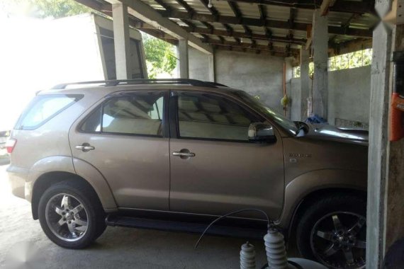 FOR SALE Toyota Fortuner v 4x4 matic diesel 2010