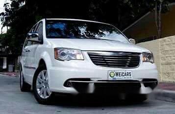 Chrysler Town and Country 2011 AT for sale