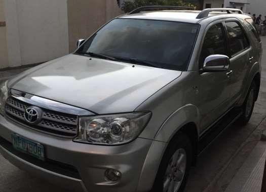 FOR SALE Toyota Fortuner G AT diesel 2009