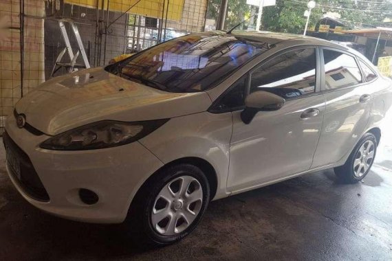 Ford Fiesta 2011 mdl white FOR SALE