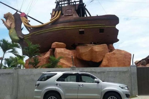 2012 Toyota Fortuner mt 4x2 Dsl FOR SALE