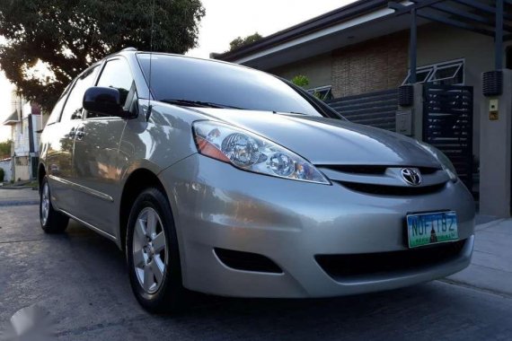 2007 Toyota Sienna AT Silver Fresh For Sale  