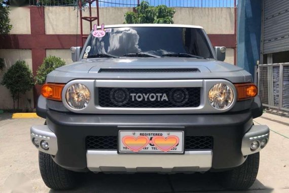 TOYOTA FJ CRUISER 2016 (Good as New)