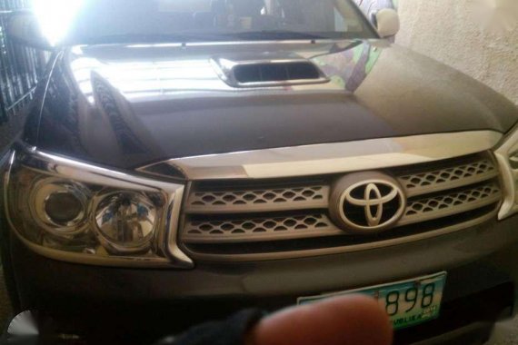 Toyota Fortuner V top of the line 4x4 2010model