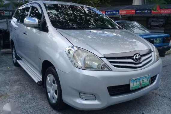 Well-kept Toyota Innova J 2012 for sale