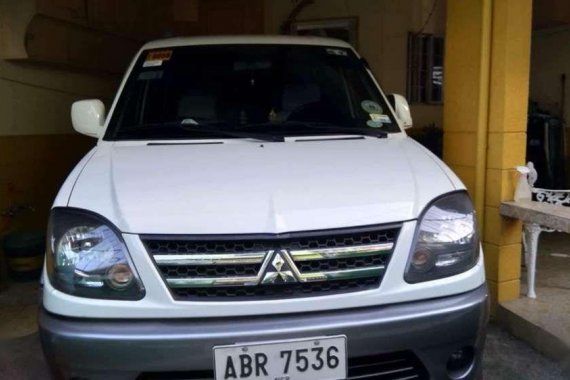 TOYOTA Adventure GLS Sport (White) (2015 model)