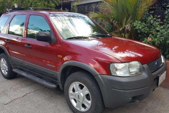 2004 Ford Escape XLT SUV - not Rav4 CRV