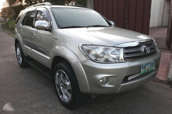 2011 Toyota Fortuner G AT Silver SUV For Sale 