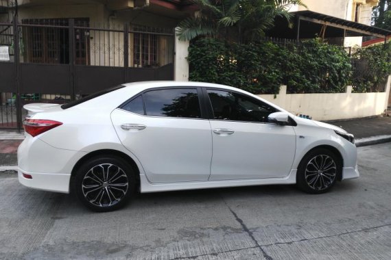 2014 Toyota Altis 2.0V top of the line, Pearlwhite