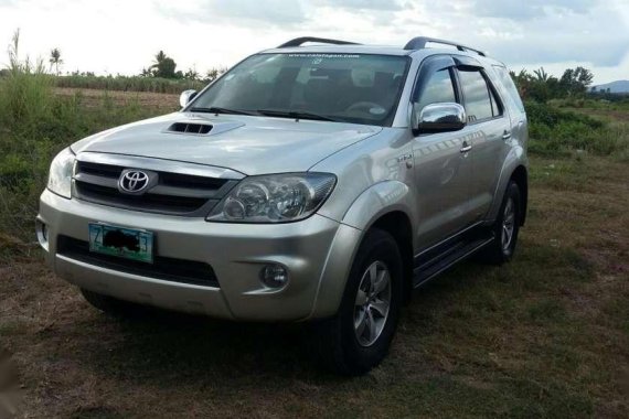 Toyota Fortuner V 2007 4x4 AT Silver For Sale 