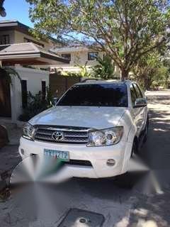 Toyota Fortuner 2011 G AT White For Sale 