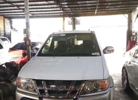 Isuzu Cross wind XUV 2010 model  for sale 